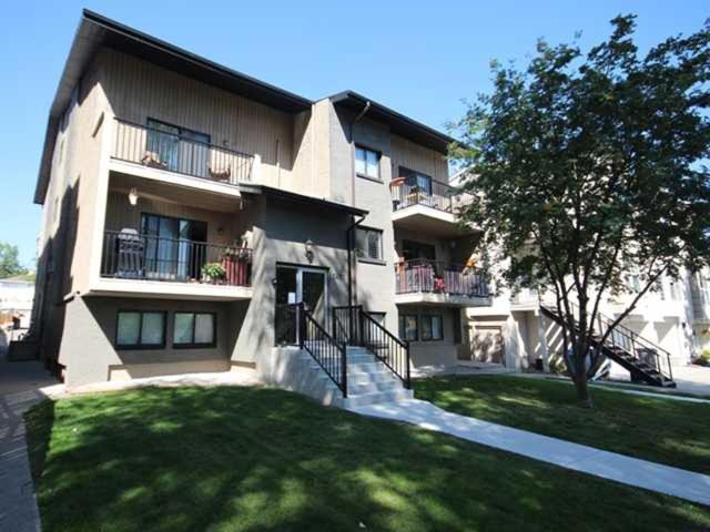 Cozy 2-Bedroom Condo Near Downtown, With Laundry, Parking, Balcony Calgary Exterior photo