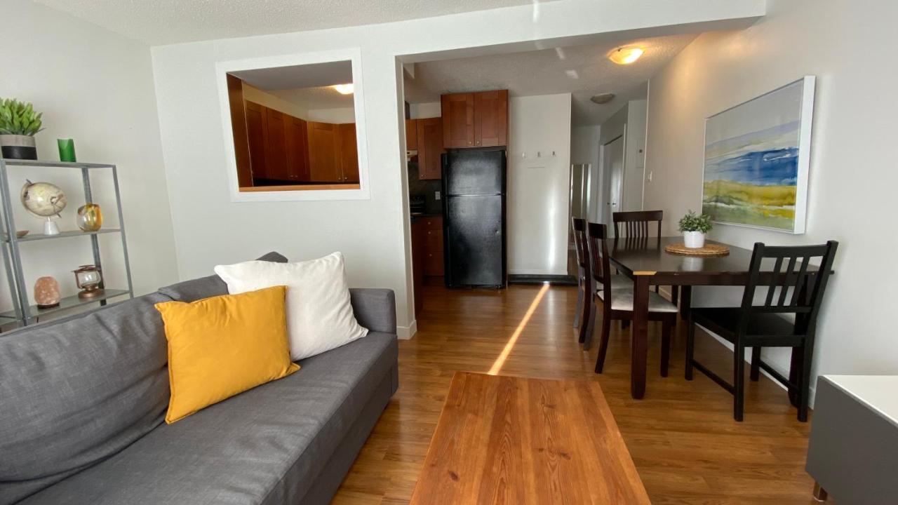 Cozy 2-Bedroom Condo Near Downtown, With Laundry, Parking, Balcony Calgary Exterior photo